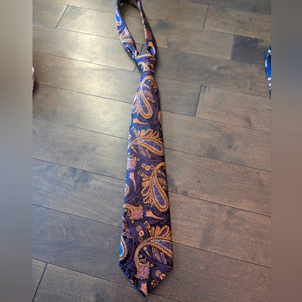 Paisley tie
